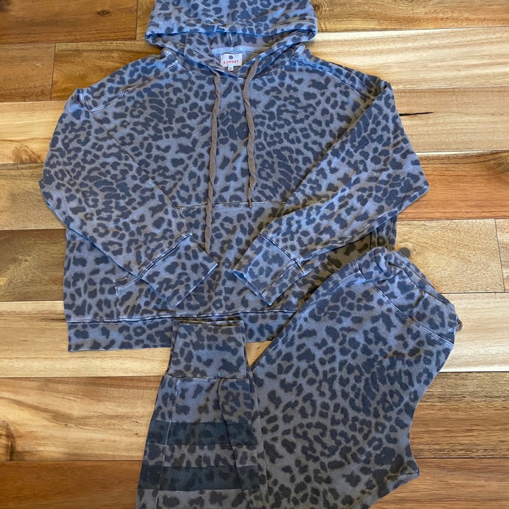 Sundry Leopard Set